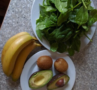 banana avocado spinach kiwi smoothie ingredients