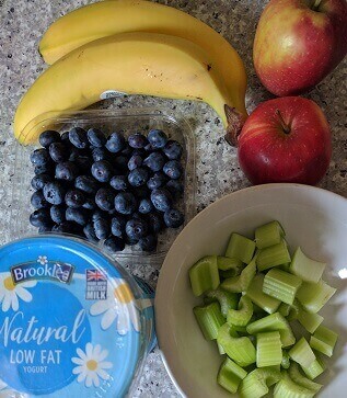 banana apple blueberries smoothie